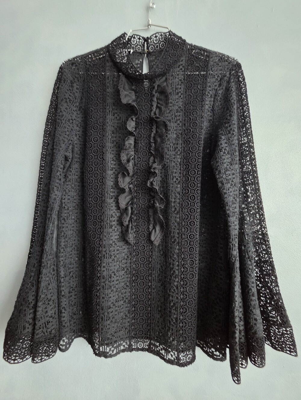 OSCAR DE LA RENTA, 2013 BLACK LACE, BELL SLEEVE BLOUSE SIZE, US 8